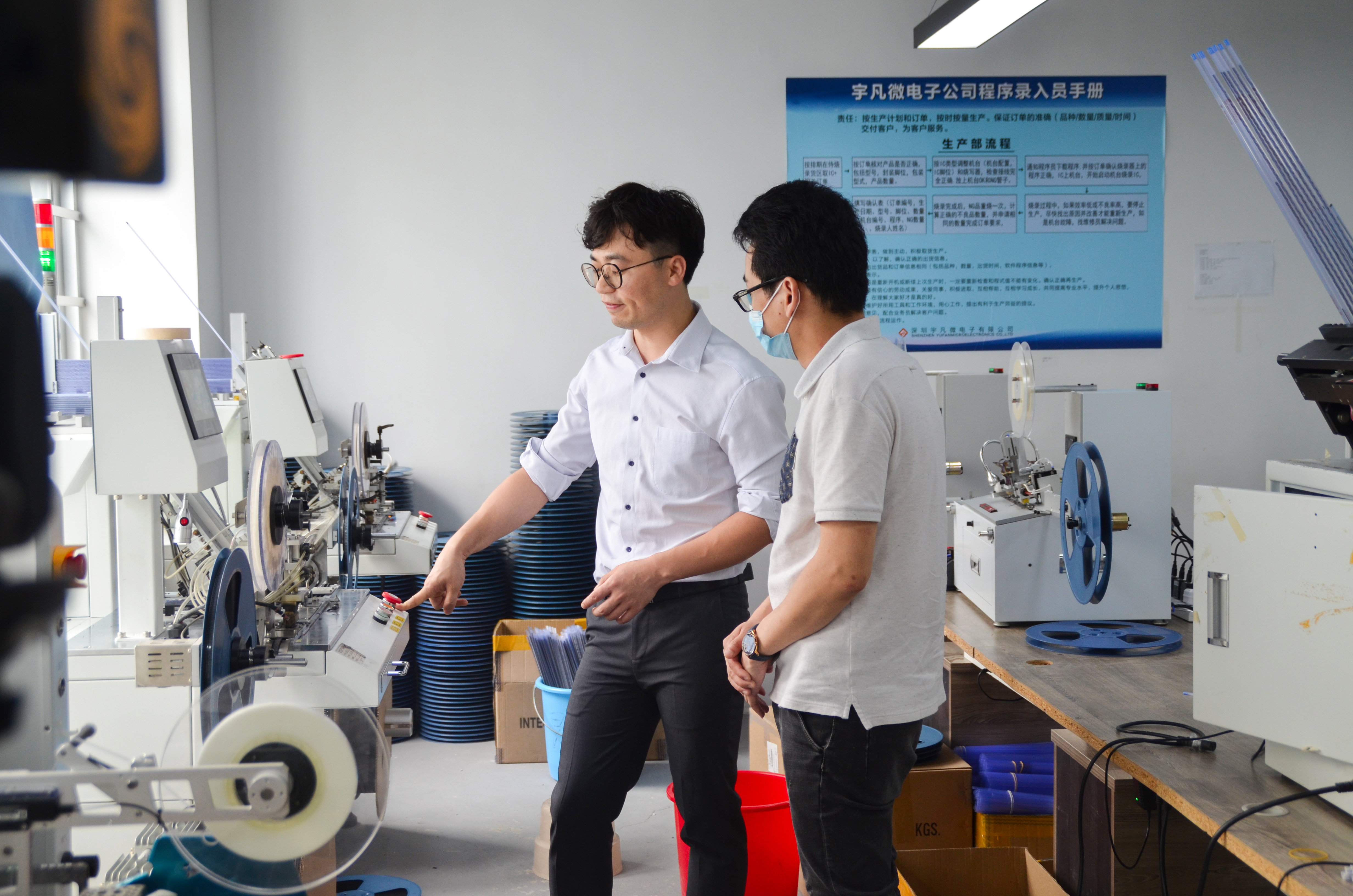 黃總介紹機(jī)器運(yùn)用